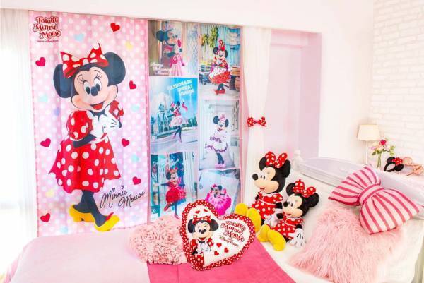 東京ディズニーリゾート“ミニーマウス”限定グッズ、桜モチーフのプレートやハート型クッション