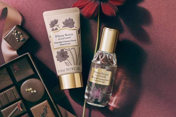 フローラノーティス ジルスチュアート「チョコレートコスモス」の香水、ほろ苦カカオ×甘い花蜜の香り