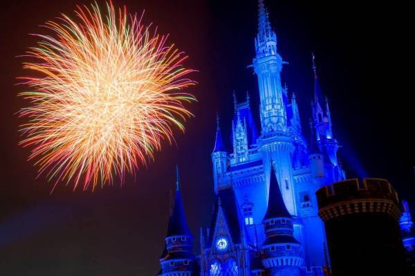 東京ディズニーランド＆シーの花火「ディズニー・ライト・ザ・ナイト」約11カ月ぶりに再開