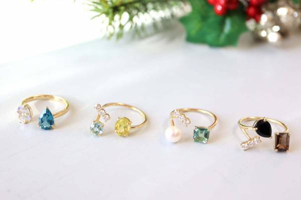 トモコ フルサワ ジュエリー21年クリスマスジュエリー、“1点モノ”の色石煌めくリング＆イヤカフ