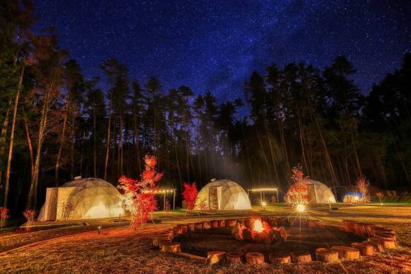 星降る森のグランピング施設「ホシフル ドーム フジ」山梨・富士河口湖町にオープン