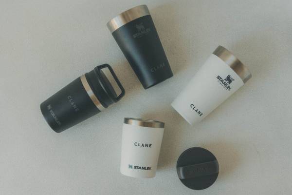 クラネ×スタンレー“モノトーンカラー”のステンレスボトル、持ち運びに便利な真空マグ＆パイント