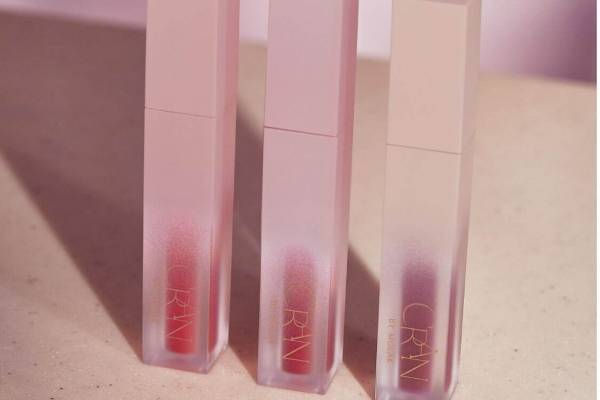 宮脇咲良プロデュースのコスメブランド「クランバイモラク」第1弾は“しっとりツヤめく”リップティント