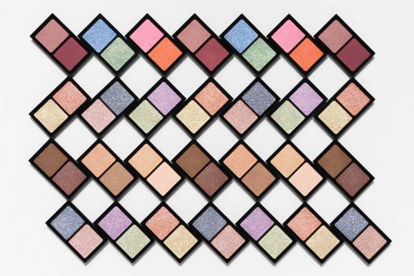 カネボウ2022年春コスメ、“煌めきUP”人気2色アイカラーの新色＆血色カラーライナーなど