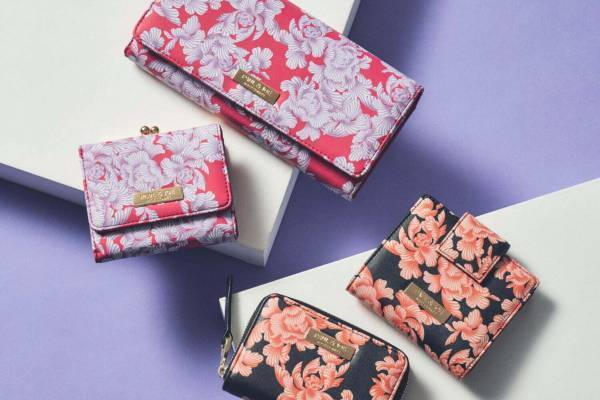 ポール & ジョー アクセソワのクリスマスギフト、“花柄”ミニ財布＆猫の“ヌネット柄”ブランケット