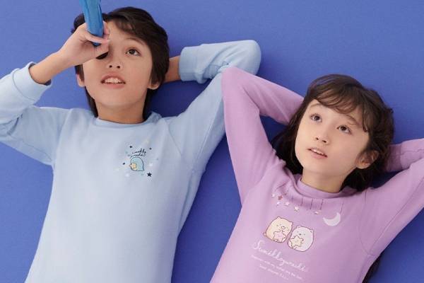 ユニクロ「すみっコぐらし」のキッズルームウェア、“天体観測”がテーマの星空スウェットセット