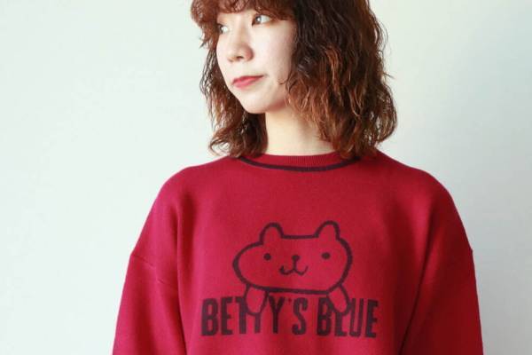 ベティーズブルー「エイミーちゃん」ボアジャケット＆スウェット、“顔型”ふわふわポーチも