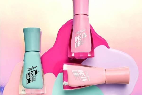 サリーハンセン2022年春コスメ、“レトロポップ”ラベンダーやフューシャピンクの春色ネイル