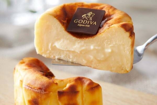 ゴディバ“しっとり濃厚”「バスクチーズケーキ」とろける贅沢チーズ＆まろやかなホワイトチョコ