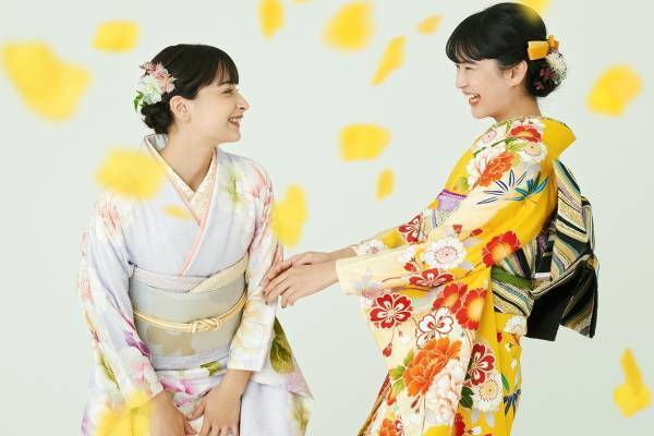 きものやまと新作振袖、ヴィンテージドレス風フラワー柄や“こっくり”常盤色の古典柄きもの