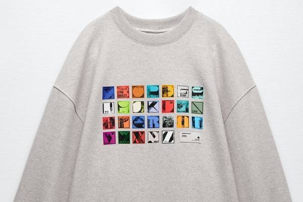 ZARA「アーダーエラー」とコラボ、アルファベットロゴのスウェットや“ジグザグ”ダウンジャケット