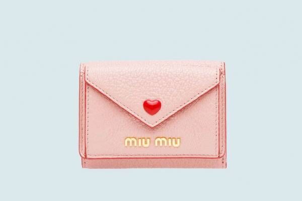 ミュウミュウ“ピンク”のミニ財布 - ハートモチーフやドット柄、チェーンストラップ付きウォレット