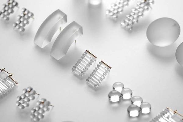 ガラスジュエリー「ブブン」“ガラス粒”のネックレス＆“窓”をイメージしたピアスなど、東京・渋谷に