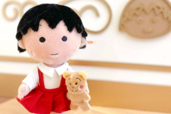 シュタイフ「ちびまる子ちゃん」ぬいぐるみ、テディベアを抱えた限定デザインで
