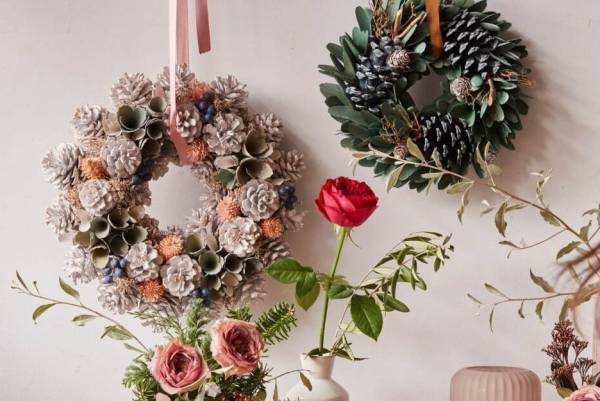 “ペールピンク＆シルバーグリーン”のフラワーギフト＆クリスマスリース、青山フラワーマーケットから