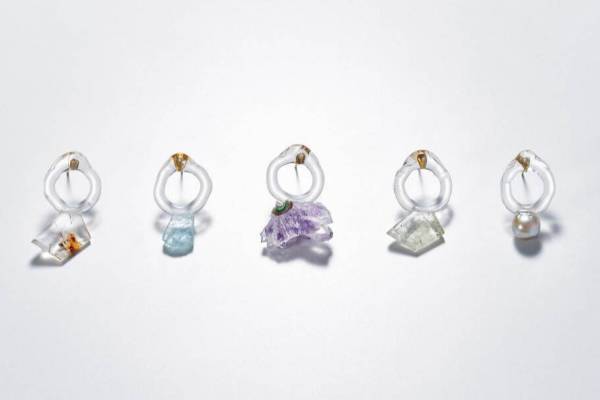 ルーチェ マッキア“溶けかけの氷”のようなガラスリングや“ガラス＆天然石”の限定ピアスなど