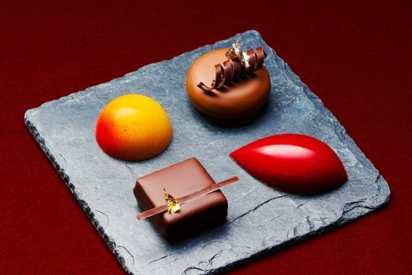 帝国ホテル 大阪の22年バレンタイン、フランボワーズ＆ブランデー香る大人のボンボンショコラなど