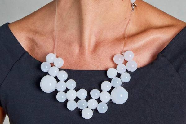 マリーナ&スザンナ セントから“ヴェネツィアの水面に映る月”を表現したガラスジュエリー