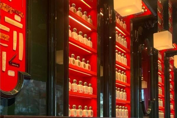 オフィシーヌ・ユニヴェルセル・ビュリー九州初の新路面店が福岡に、“パリの19世紀の香水店”を再現