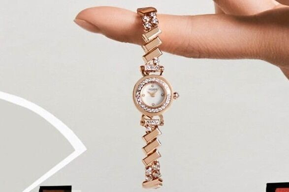 エルメスの新作レディース腕時計《フォーブル・ポルカ》華奢なブレスレットにダイヤモンドの輝きを