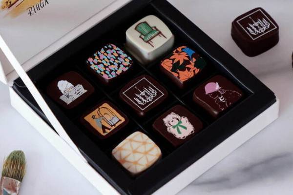 リーガロイヤルホテル(大阪)×イラストレーター湯浅望、“ホテルのアート”を表現したカラフルチョコ