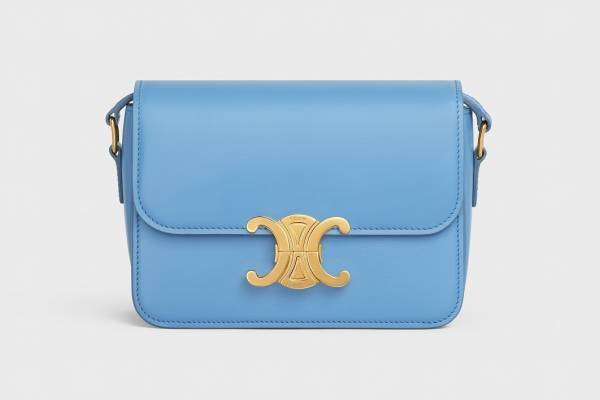 セリーヌ「トリオンフ」爽やかなブルーの新作バッグ＆“ハートモチーフ”のラフィアバッグ、渋谷で先行発売