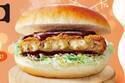 コメダ珈琲店の冬限定バーガー「グラクロ」濃厚さUP！チーズ入りグラタンが溢れるコロッケバーガー