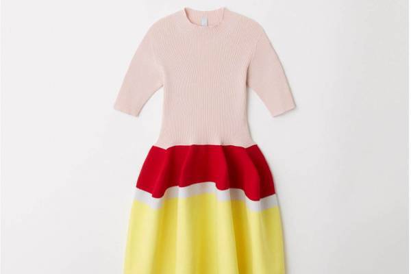 CFCLの22年春夏新作“壺”のようなシルエットのニットドレス＆コード付きサングラスなど