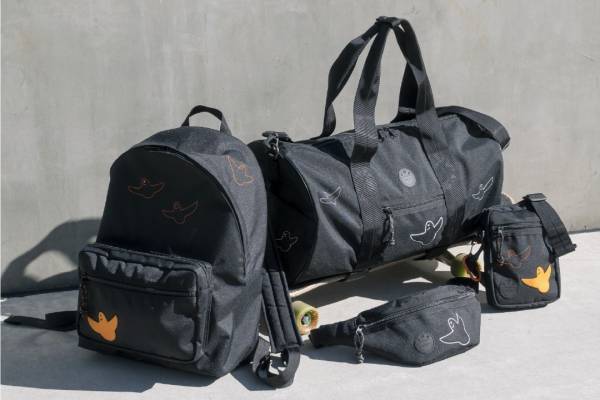 POTR × マーク・ゴンザレスのバッグ、オレンジの“エンジェル”刺繍入り2WAYボストンなど