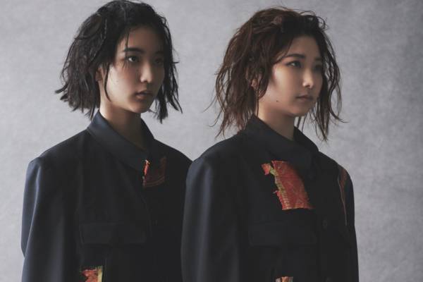 Y's「ワイズ バングオン！」東南アジア・山岳民族の“古布”を飾った一点物ジャケット、表参道限定で