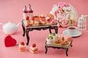 ザ ストリングス 表参道の「ストロベリー アフタヌーンティー」ハートのトゥンカロンや苺オペラ