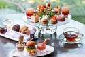 フォーシーズンズホテル京都「ストロベリーアフタヌーンティー」“苺のお花畑”着想のスイーツ勢揃い