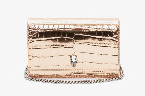 アレキサンダー・マックイーンのクリスマスギフト、クリスタルきらめく「カーブ ミニ」バッグなど