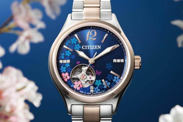 シチズン「夜桜」テーマの限定機械式腕時計、月が輝く夜空に舞う4色の桜