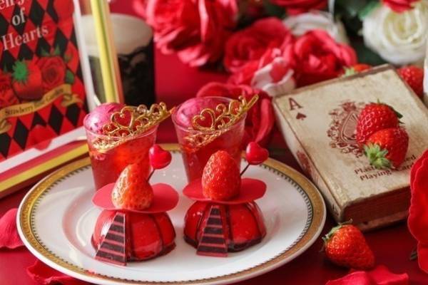 “不思議の国のアリス”ルームで楽しむ「ハートの女王のいちごアフタヌーンティー」名古屋で開催