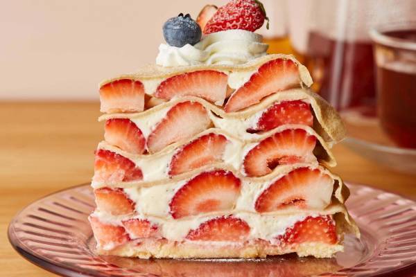 アフタヌーンティー・ラブアンドテーブル「苺のミルクレープ」苺×もちもちクレープ×クリームの贅沢5層