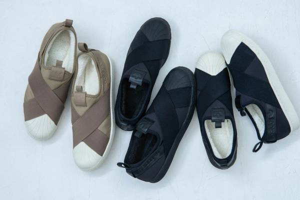 アディダス オリジナルスの新作スリッポンシューズ、ボアフリース素材を内側に配したあったか冬仕様