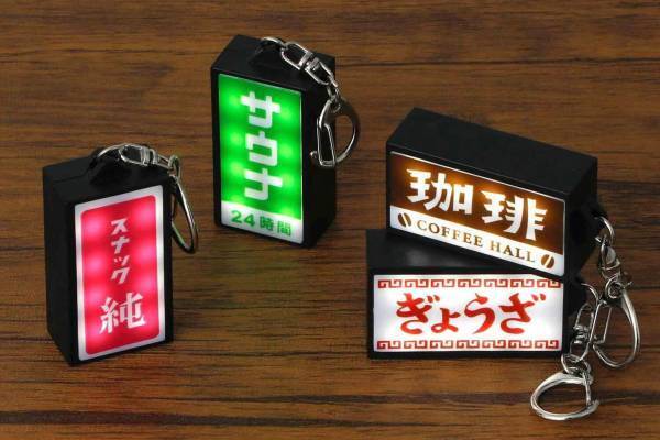 ハイタイドのレトロな新作雑貨、22年の干支“寅”モチーフのてぬぐいや“昭和の看板風”キーホルダー