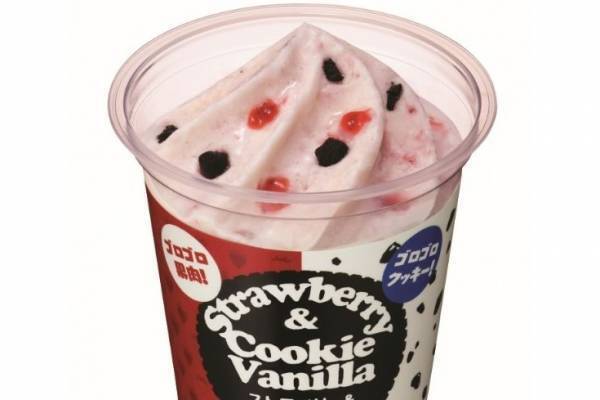 ファミリーマート“いちご果肉＆クッキー”のゴロゴロ食感フローズンドリンク、人気フラッペが合体?!