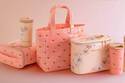 ポール & ジョー“猫のヌネット×ローズピンク”のランチボックス＆バッグ、蓋付きタンブラーも