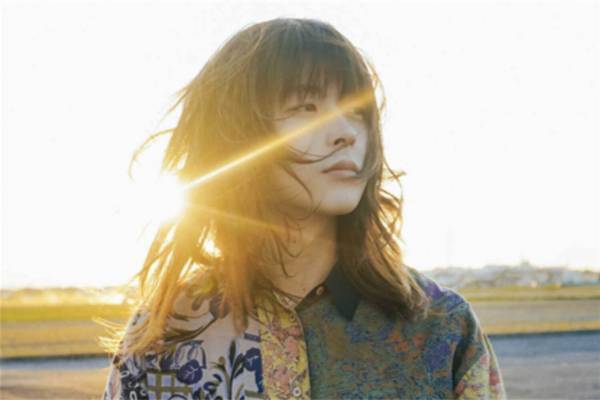 小林私の最新アルバム『光を投げていた』コラボ楽曲含む全8曲を収録