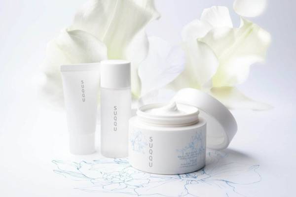 SUQQU2022年スキンケアキット、“純白の花々＆白檀”の香りの顔筋マッサージ専用クリーム