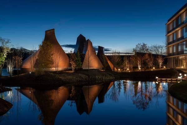 星野リゾート「界 ポロト」北海道・白老町のウポポイ近くに開業、全室レイクビュー＆モール温泉の露天風呂