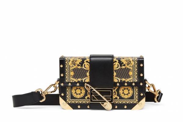 フェンディ×ヴェルサーチェ「フェンダーチェ」FFロゴ＆バロッコプリントのウェアやバッグ