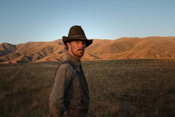 映画『パワー・オブ・ザ・ドッグ』主演ベネディクト・カンバーバッチが“残忍で執拗”な牧場主に