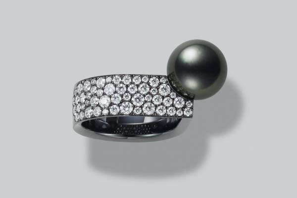 ミキモト“漆黒”のパールジュエリー「パッショノワール」に新作、黒蝶真珠艶めくリングやネックレス
