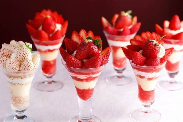 資生堂パーラー 銀座本店「スペシャルストロベリーデー2022」2日間限定、各日12種の特別な苺パフェ