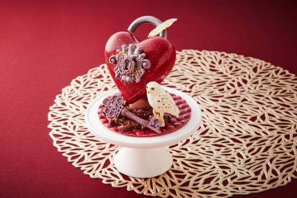 ロイヤルパークホテルのバレンタインチョコ、ふくろうを添えた“愛の南京錠”ハートチョコやムースなど