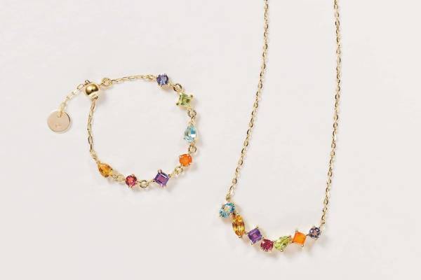 ヴイエー ヴァンドーム青山“7色の色石付き”お守りジュエリー、アメシスト＆ブルートパーズなど