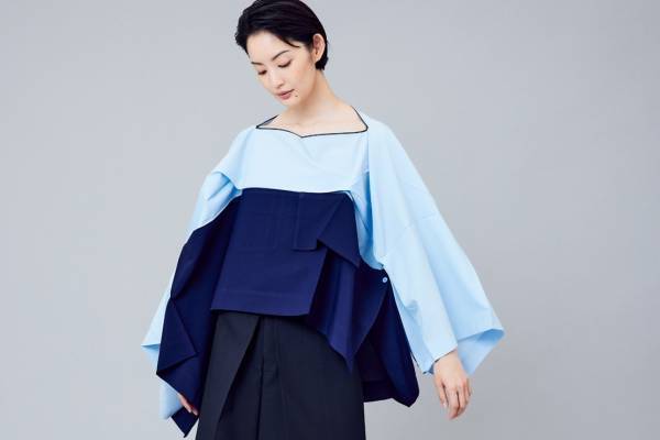 132 5. イッセイ ミヤケ“ひらく”動作に着目した新作ウェア、四角形が立体化するトップスなど